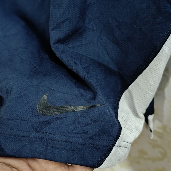 Nike - Picture 2 of 5